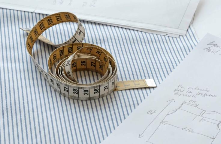 Un mètre sur une table